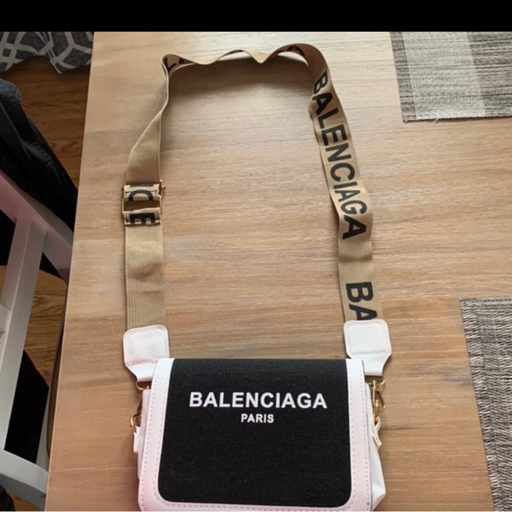 Black/White crossbody